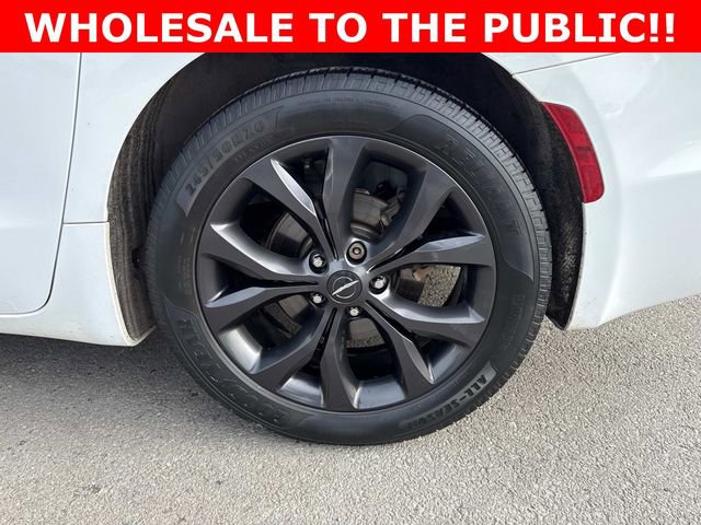 Used 2018 Chrysler Pacifica Touring Plus w/ S Appearance Package image 31