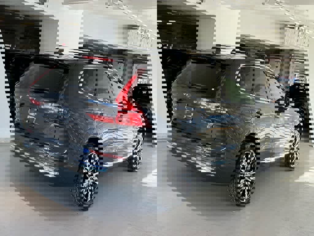 Used 2022 Volvo XC60 B6 Inscription image 4
