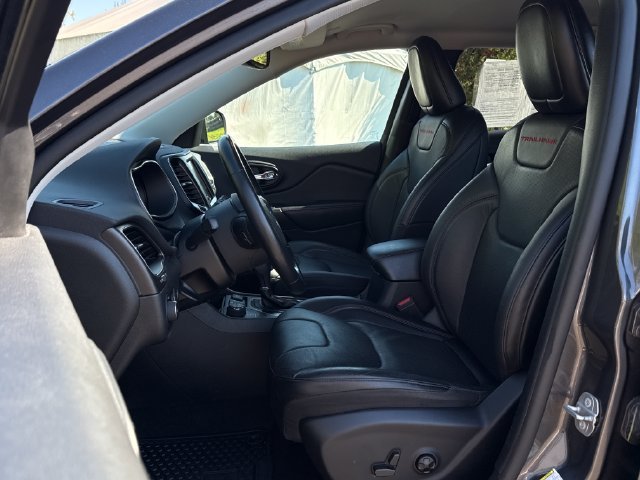 Used 2021 Jeep Cherokee Trailhawk AWD/4WD image 18