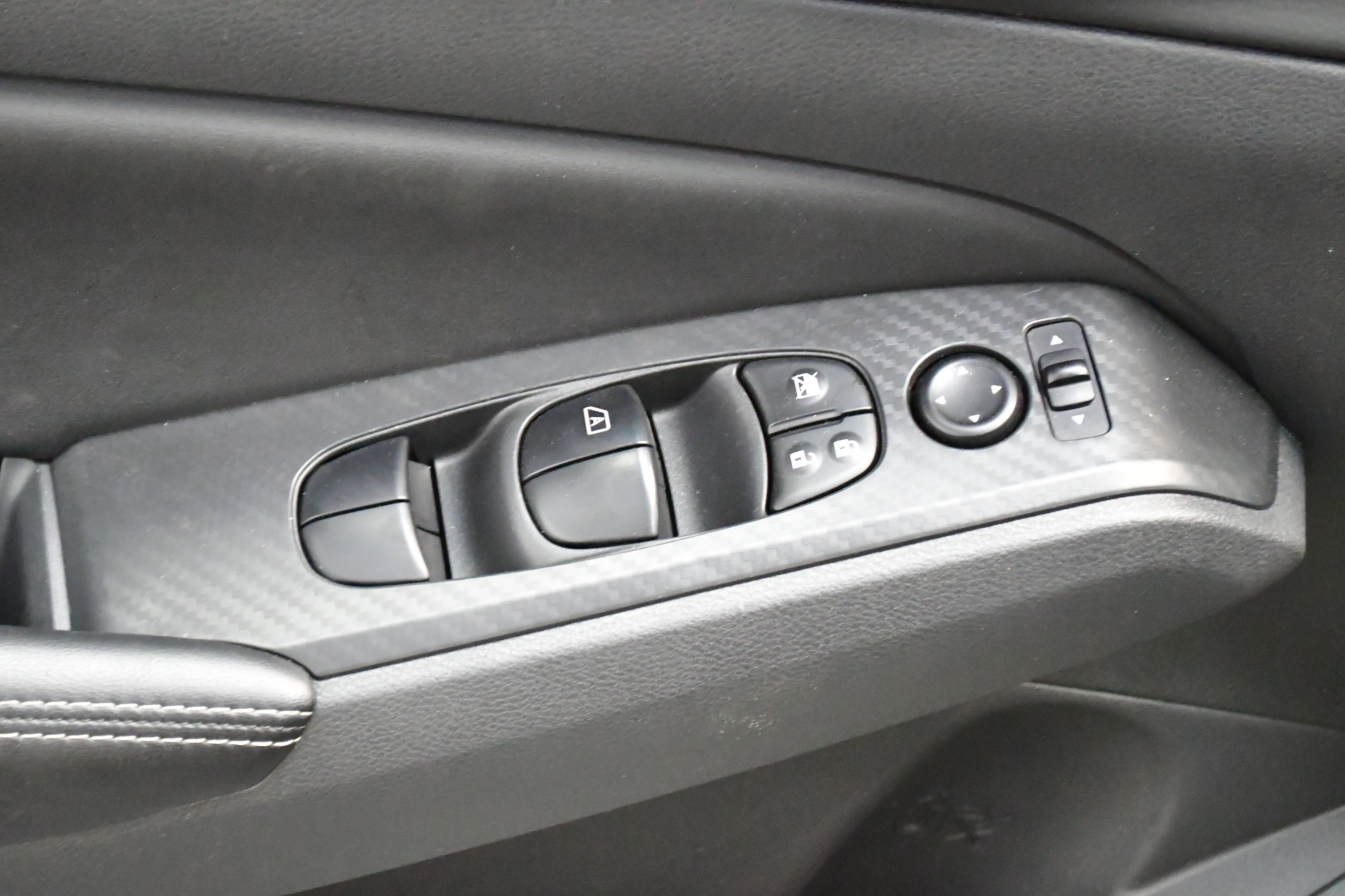 Used 2025 Nissan Altima 2.5 SV FWD image 15