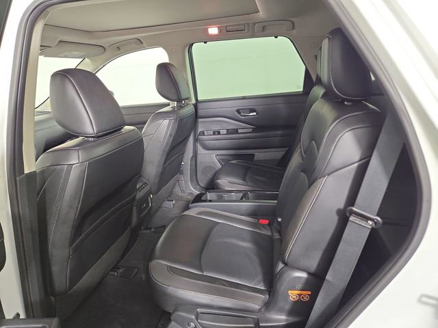 Used 2024 Nissan Pathfinder SL w/ SL Premium Package image 16