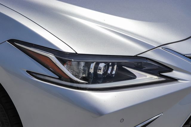 Used 2025 Lexus ES 300h w/ Premium Package FWD image 11