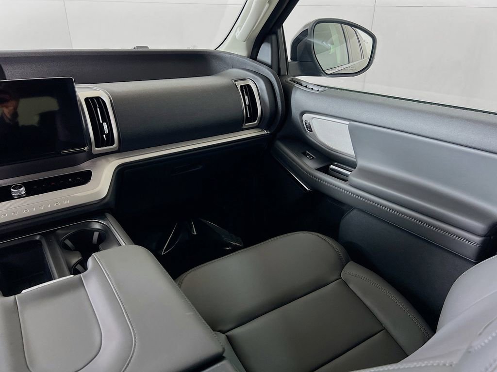 New 2026 Ford Expedition Active image 27