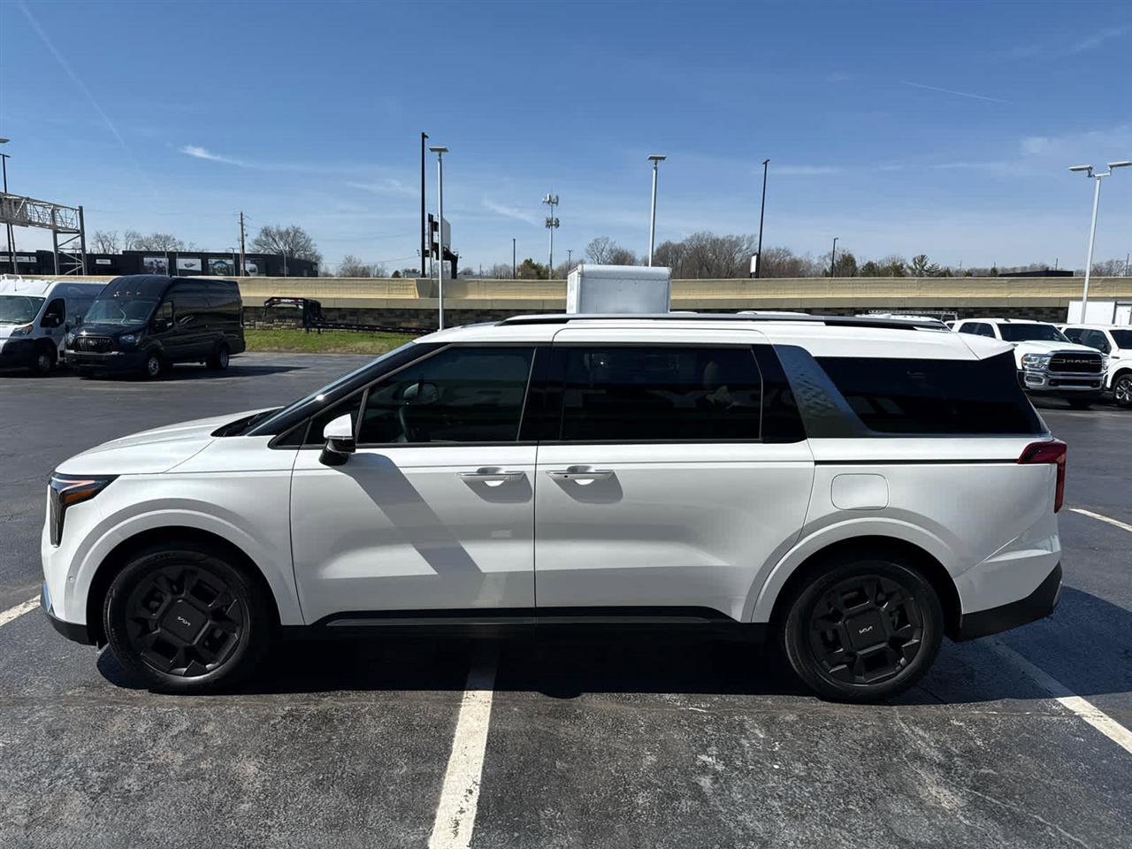 Used 2026 Kia Carnival SX image 5