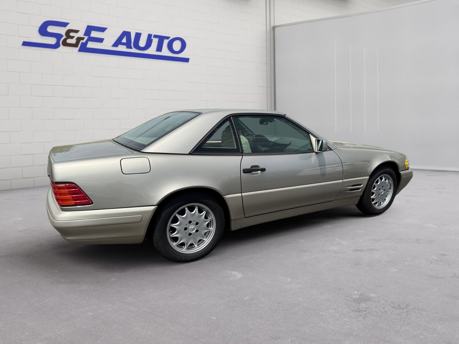 Used 1997 Mercedes-Benz SL 320 image 4