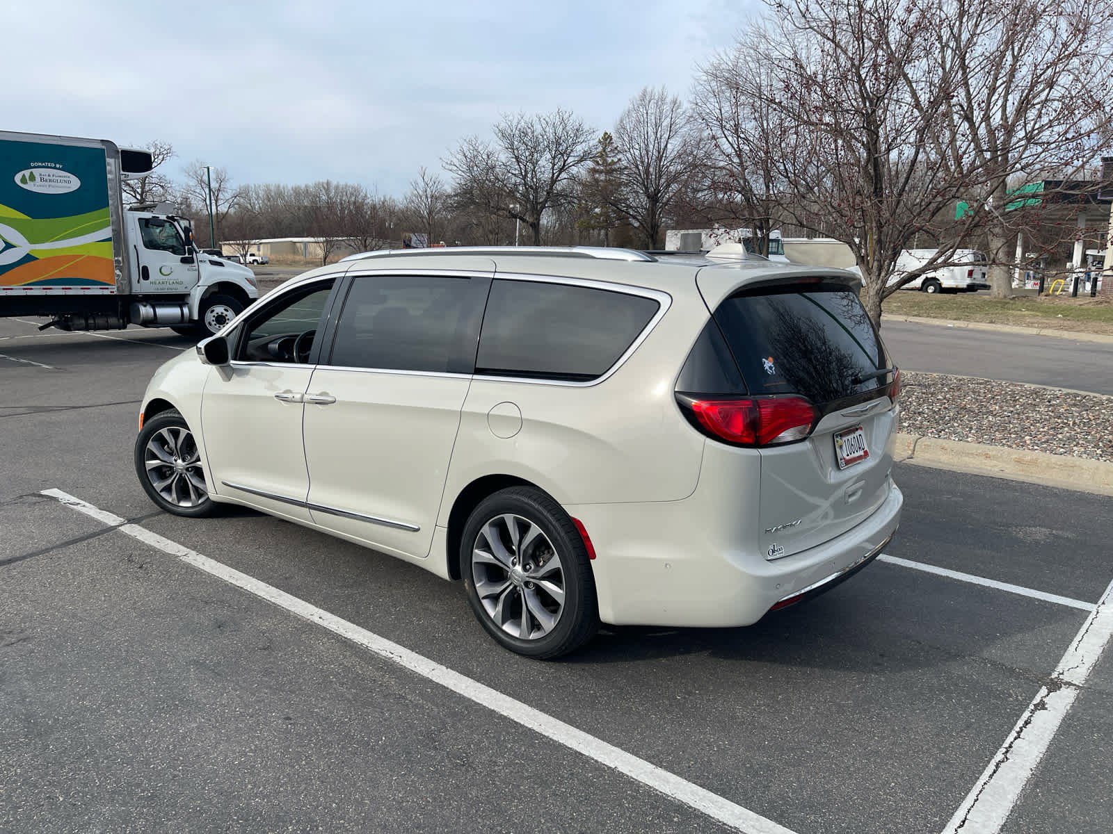 Used 2020 Chrysler Pacifica Limited w/ Tire & Wheel Group image 6