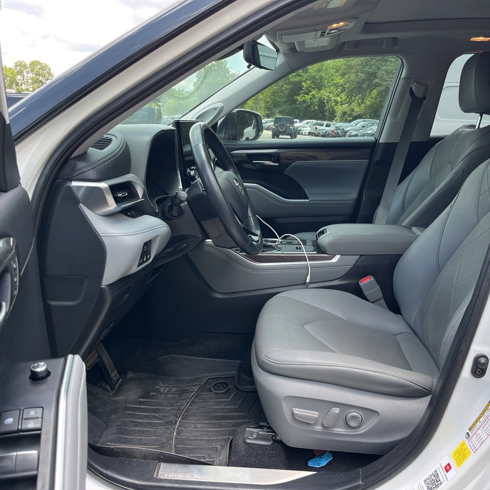 Used 2021 Toyota Highlander Platinum FWD image 7