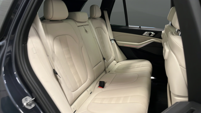 Used 2021 BMW X5 xDrive40i w/ Executive Package AWD/4WD image 25