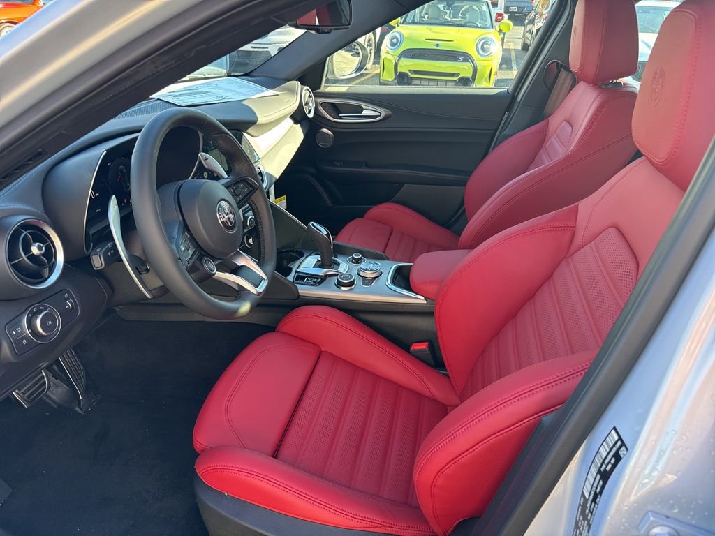 New 2025 Alfa Romeo Giulia AWD image 12