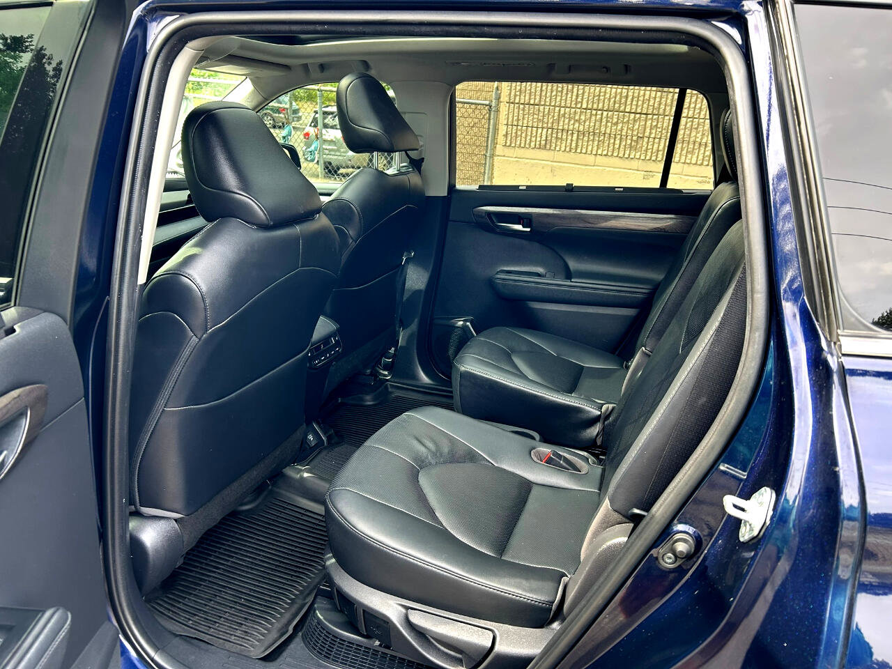 Used 2021 Toyota Highlander Platinum image 14