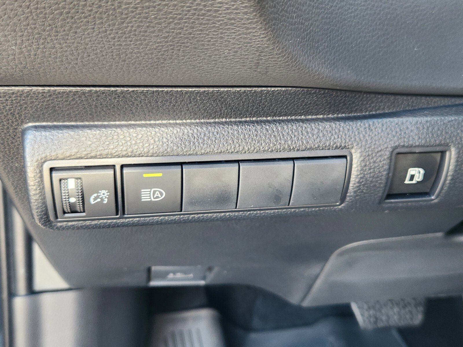 Used 2025 Toyota Corolla LE image 19