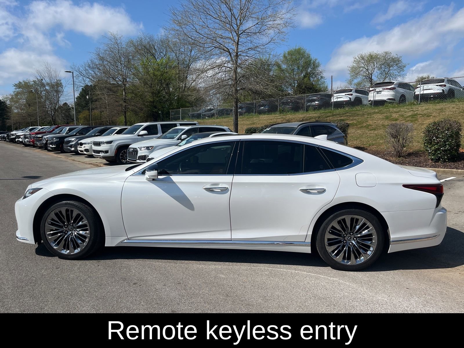 Used 2022 Lexus LS 500 w/ Accessory Package (Z2) RWD image 9