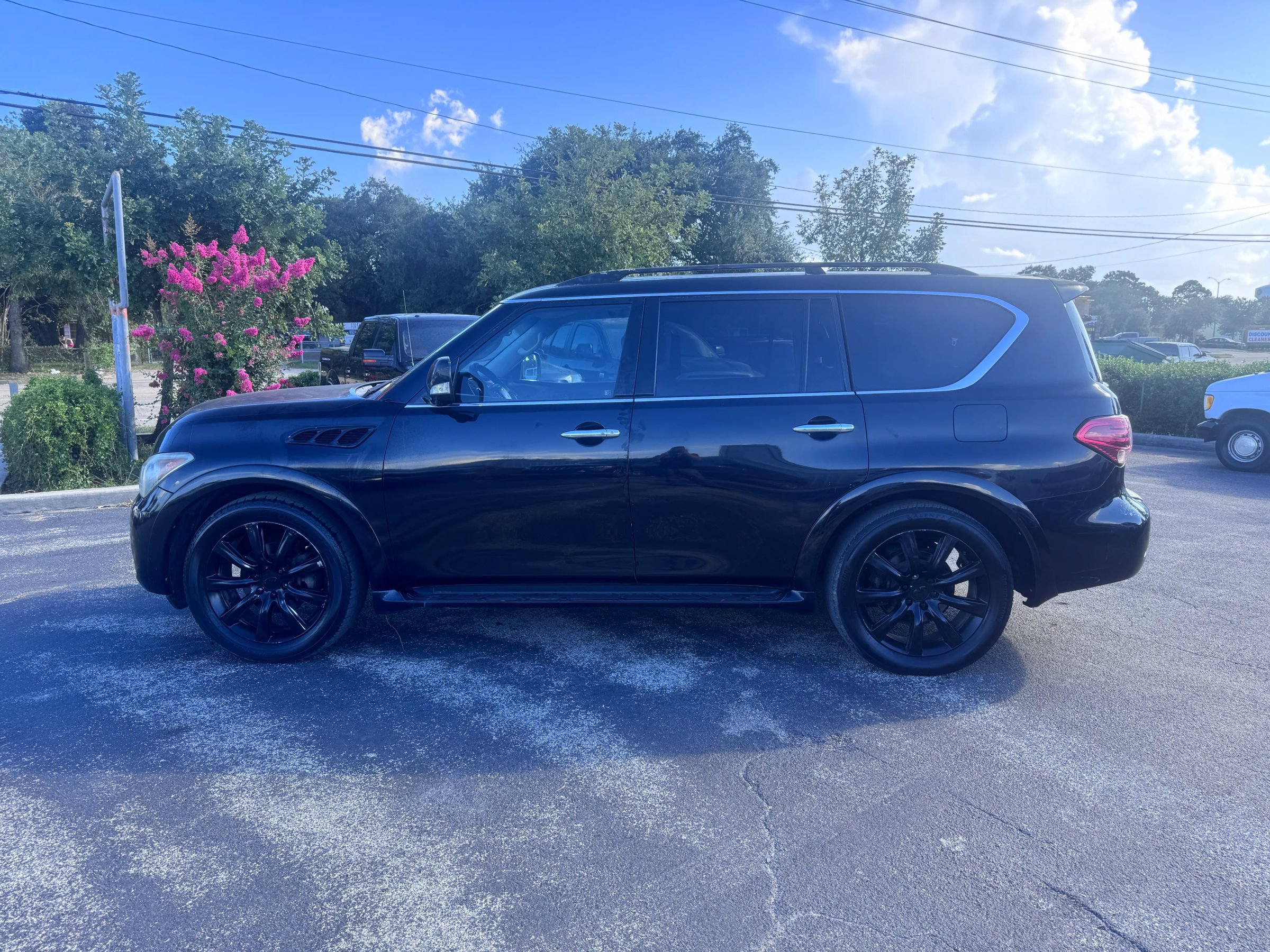 Used 2011 INFINITI QX56 2WD w/ Deluxe Touring Pkg image 8