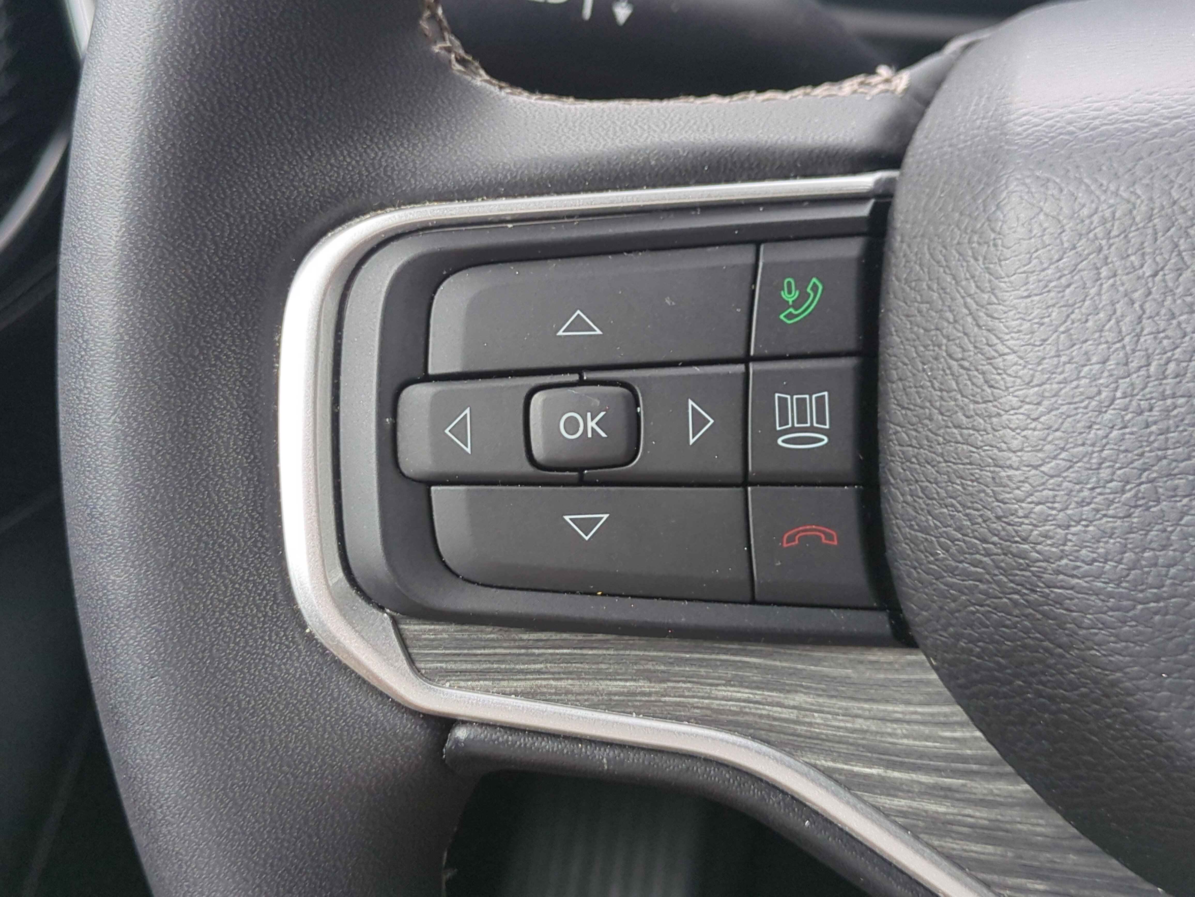 Certified 2024 Jeep Wagoneer L Series II w/ Flexible Seating Group image 27