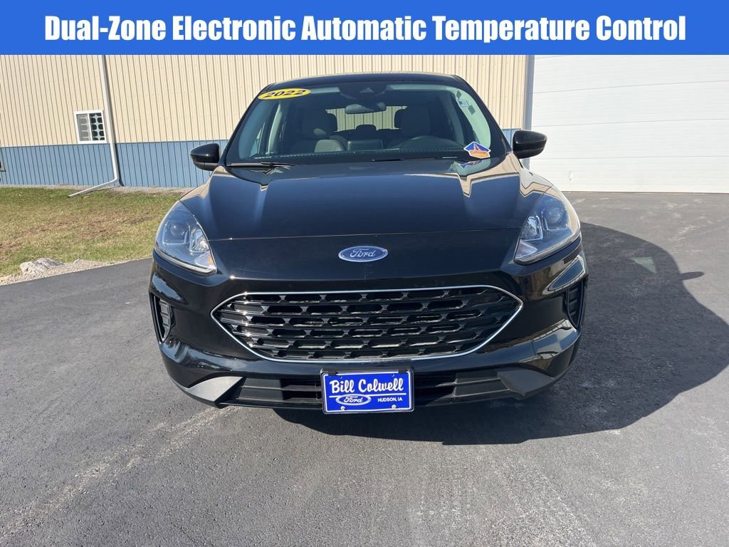 Used 2022 Ford Escape SE w/ SE Sport Appearance Package image 9