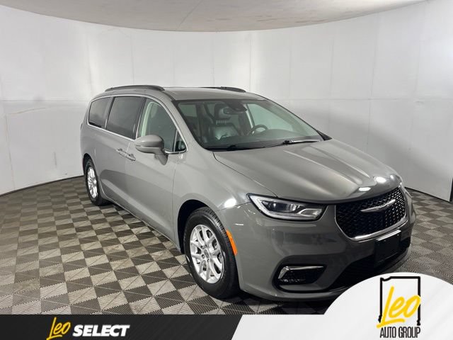 Used 2022 Chrysler Pacifica Touring-L FWD image 4