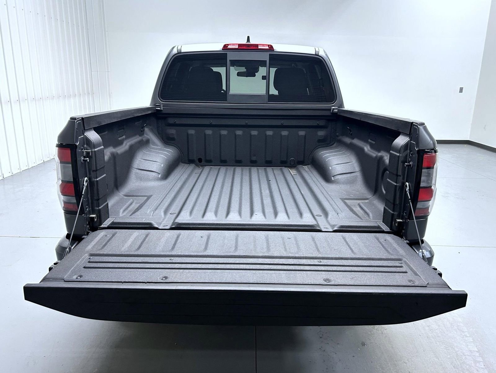 Used 2022 Nissan Frontier SV image 21