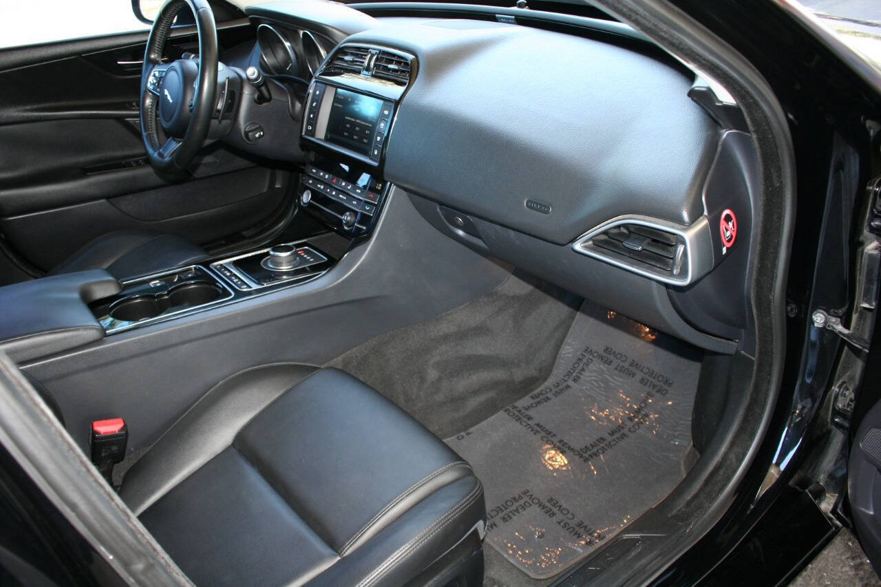 Used 2017 Jaguar XE Premium AWD/4WD image 14