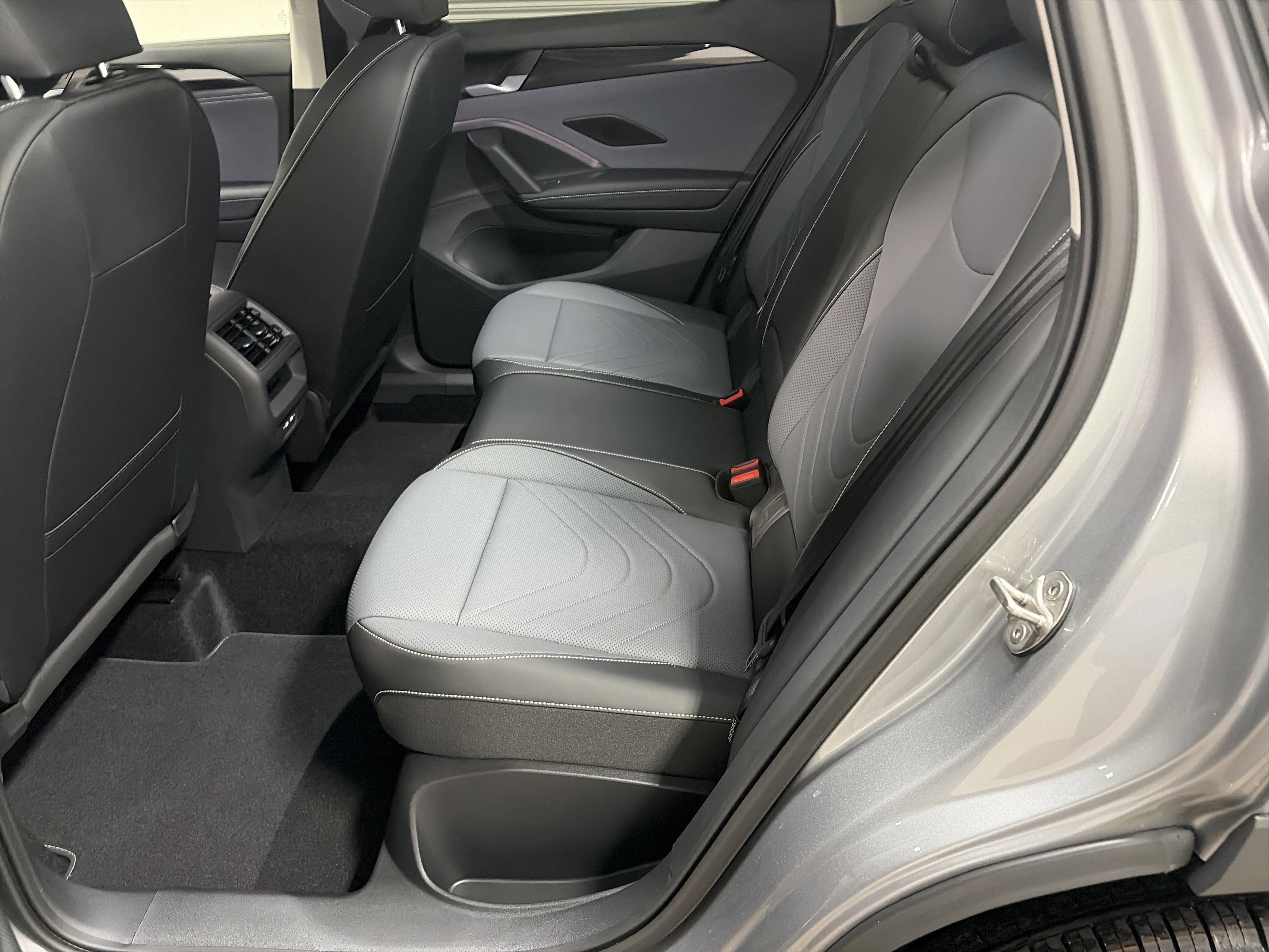 New 2026 Volkswagen Tiguan SE AWD/4WD image 24