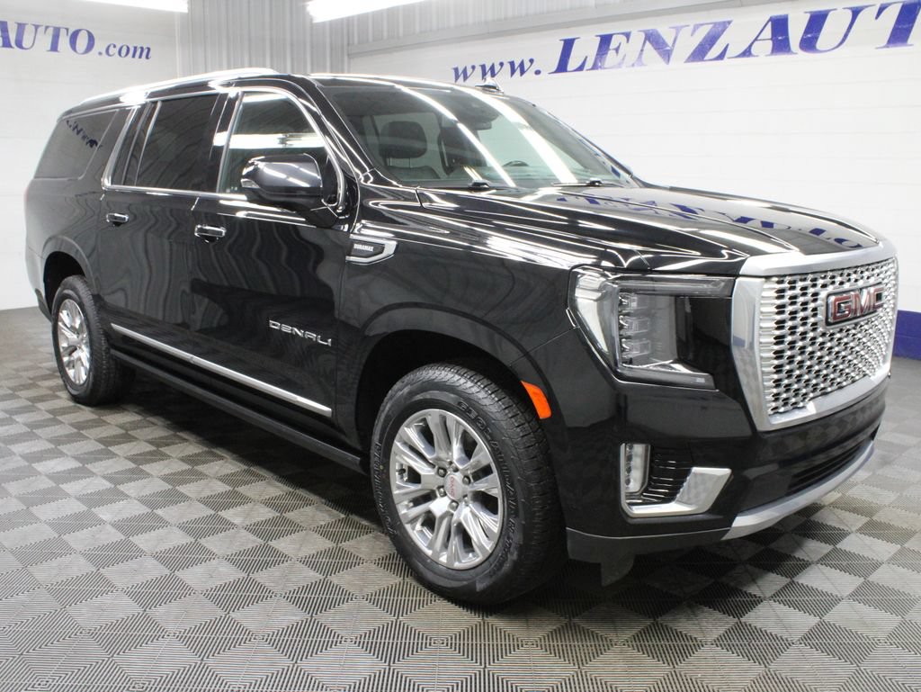 Used 2023 GMC Yukon XL Denali AWD/4WD image 3