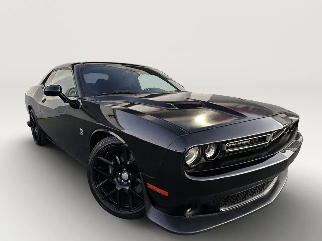 Used 2015 Dodge Challenger R/T Scat Pack w/ Driver Convenience Group RWD image 17