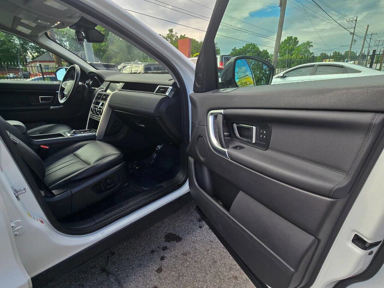 Used 2019 Land Rover Discovery Sport HSE image 18