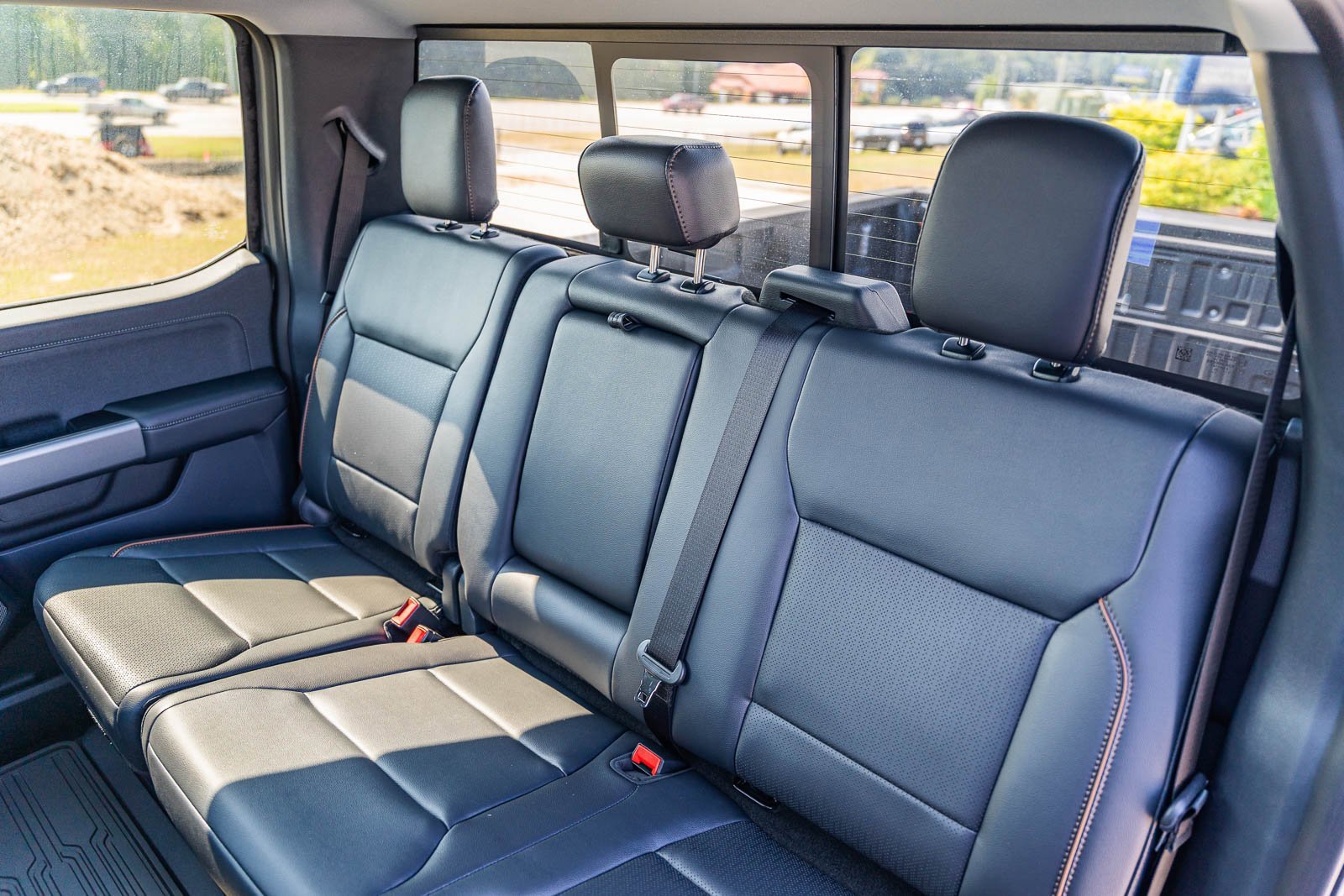 New 2025 Ford F250 Lariat w/ Black Appearance Package image 24