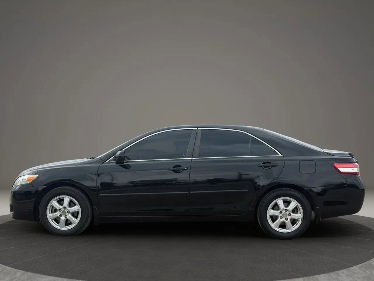 Used 2010 Toyota Camry LE image 8