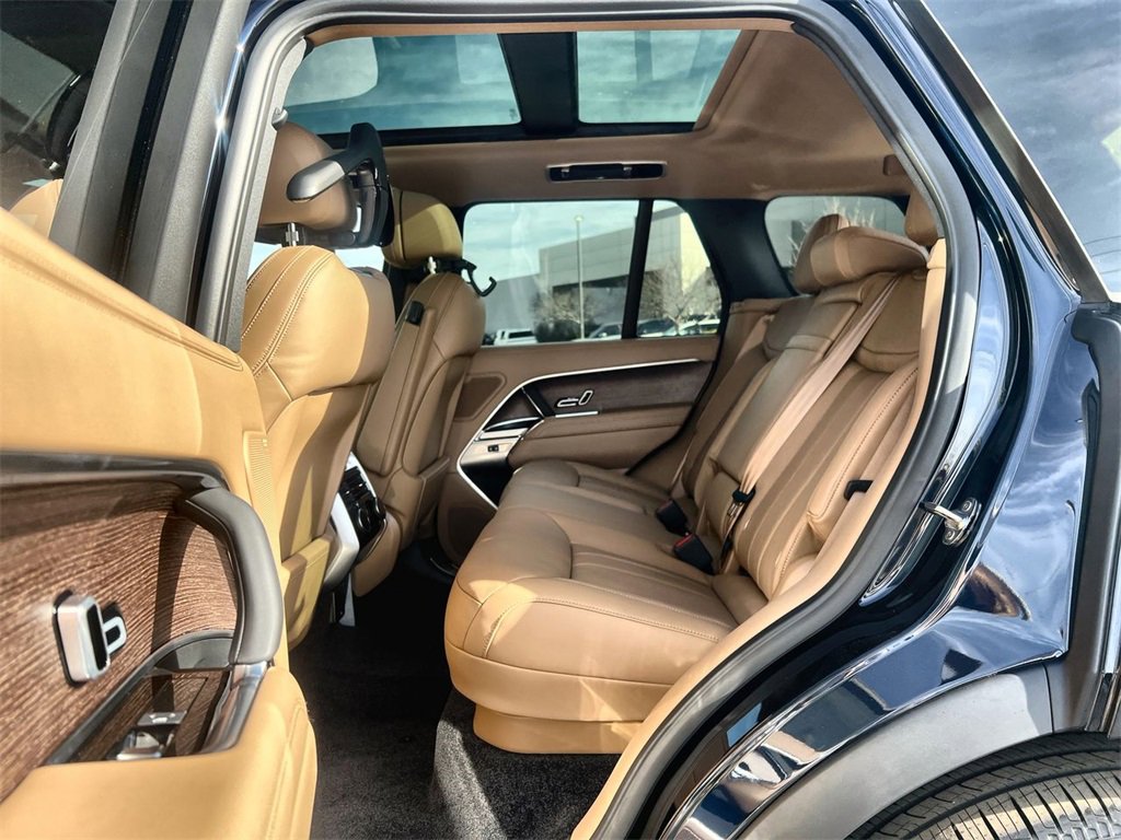 New 2026 Land Rover Range Rover SE image 15