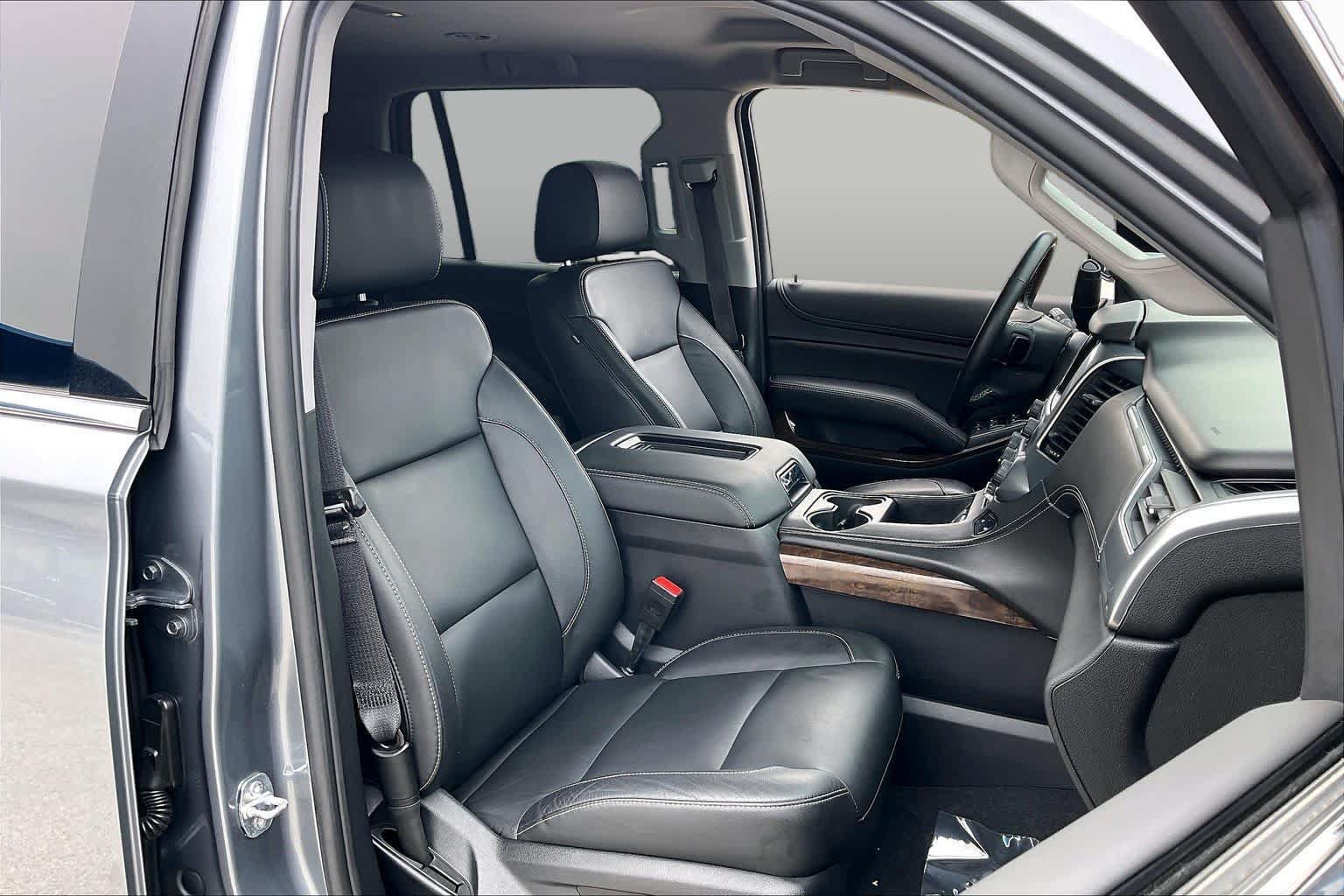 Used 2020 Chevrolet Tahoe LT w/ Luxury Package RWD image 8