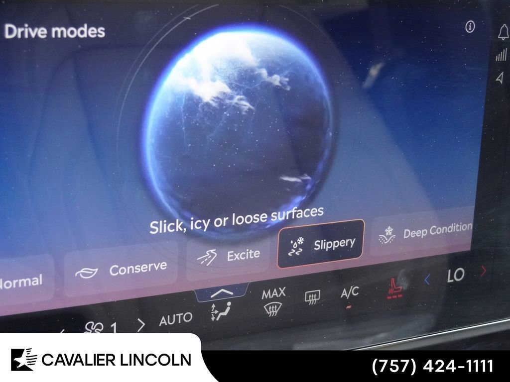 Certified 2025 Lincoln Nautilus Premier image 42