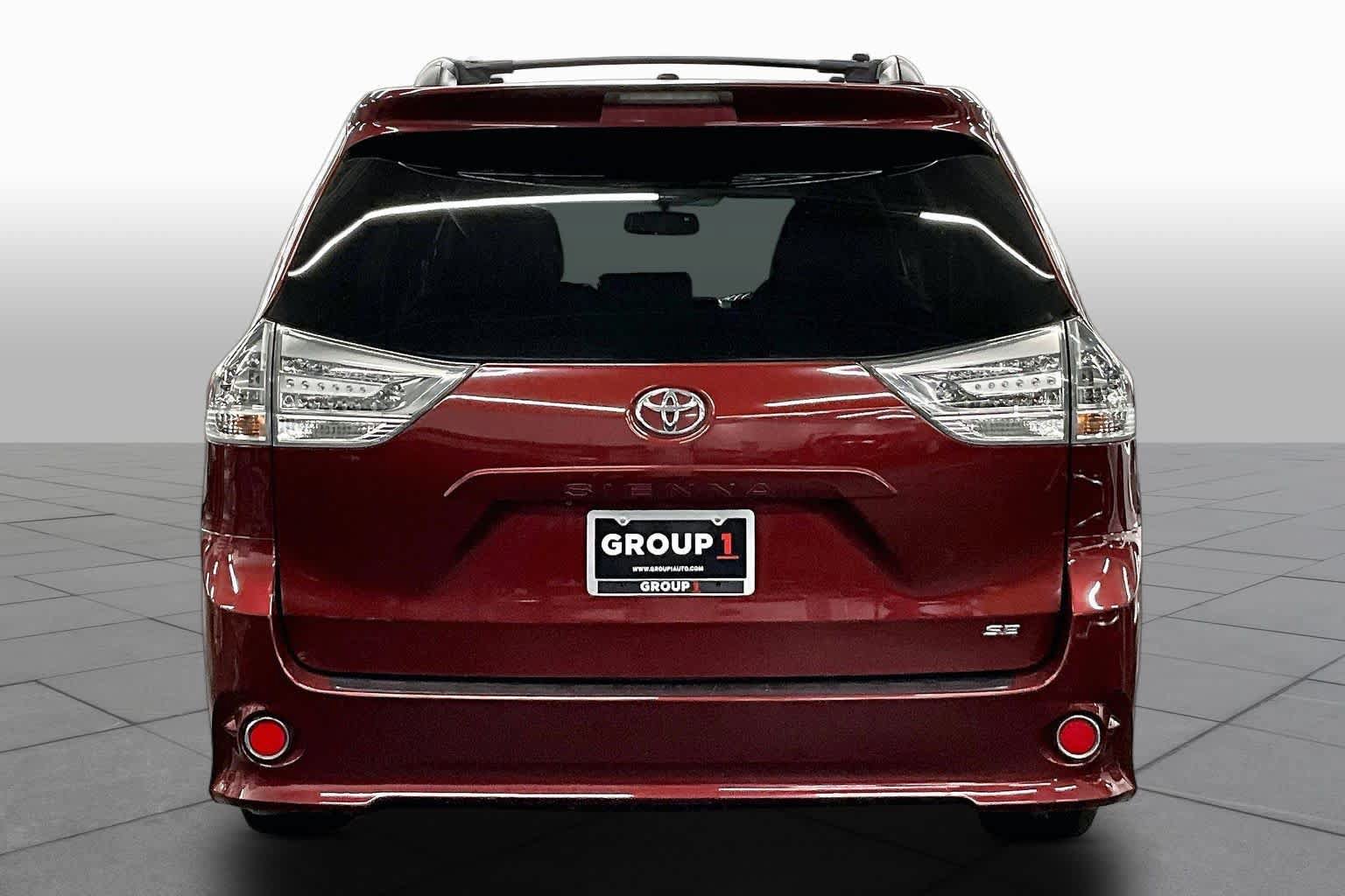 Used 2016 Toyota Sienna SE Premium FWD image 4