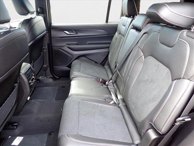 New 2025 Jeep Grand Cherokee L Altitude image 10