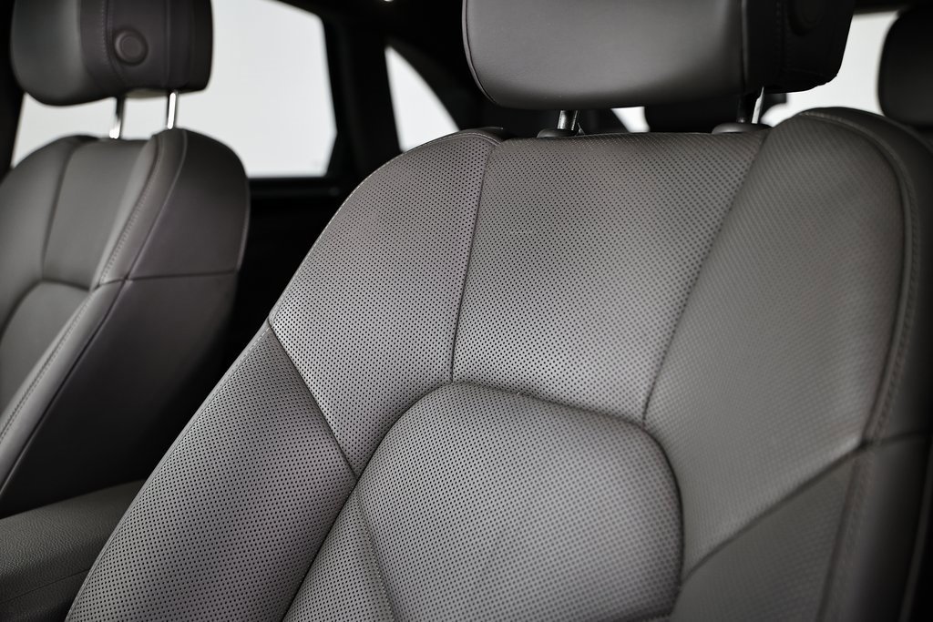 Used 2021 Porsche Macan image 22