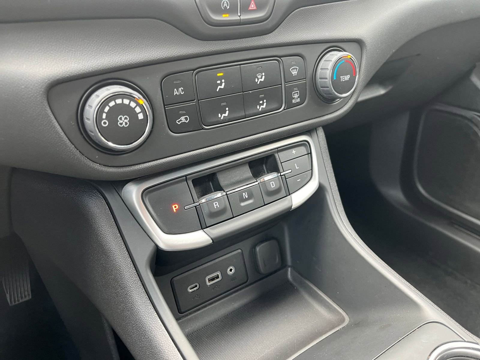 Used 2024 GMC Terrain SLE image 47