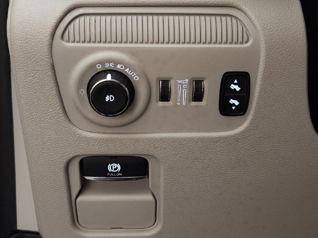 Used 2024 Jeep Wagoneer L Series II w/ Flexible Seating Group RWD image 20