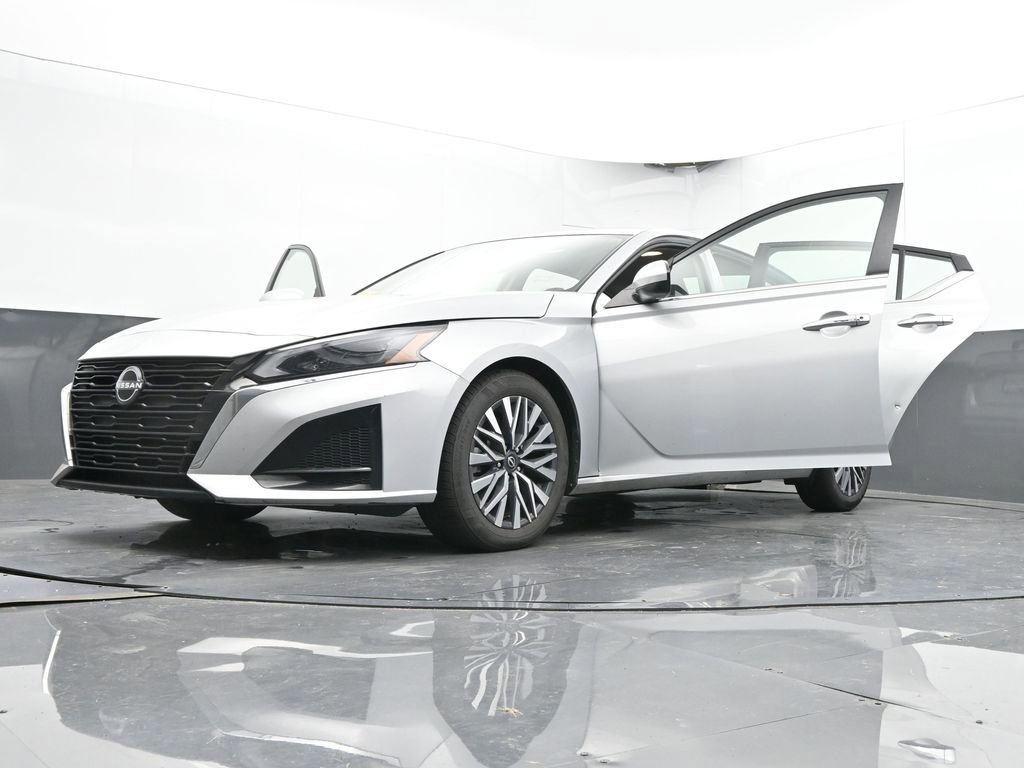 Used 2023 Nissan Altima 2.5 SV FWD image 72