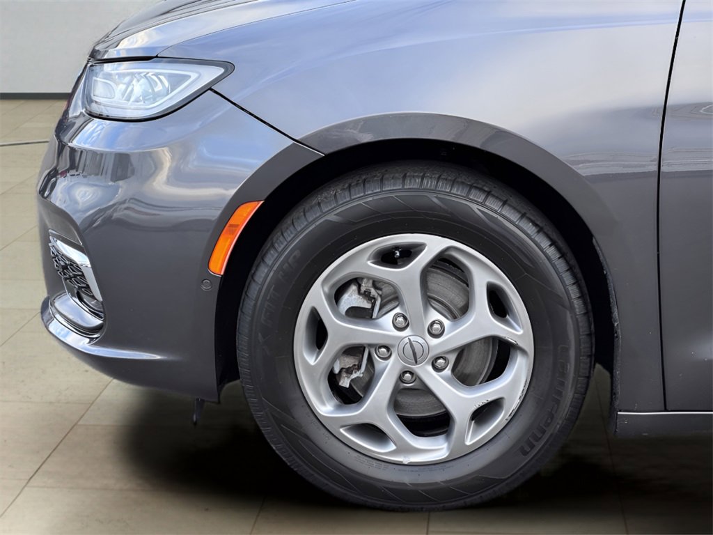 Used 2022 Chrysler Pacifica Limited image 42