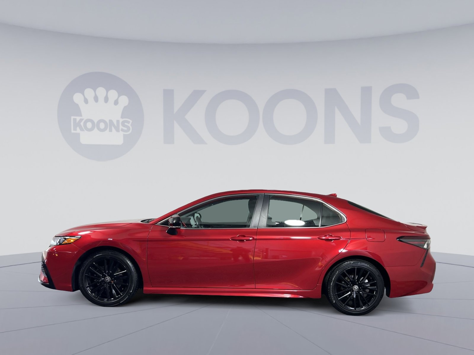 Used 2022 Toyota Camry SE w/ Cold Weather Package image 2