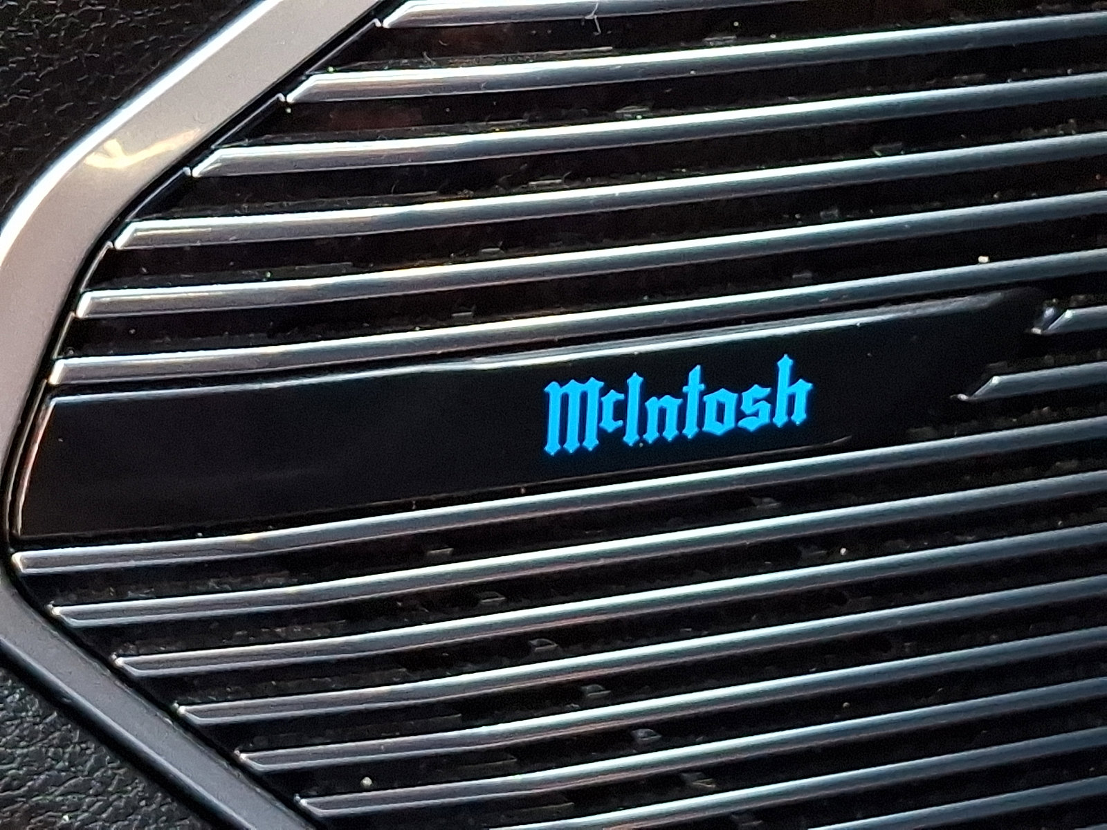 Certified 2022 Jeep Grand Cherokee Overland w/ Luxury Tech Group IV image 29