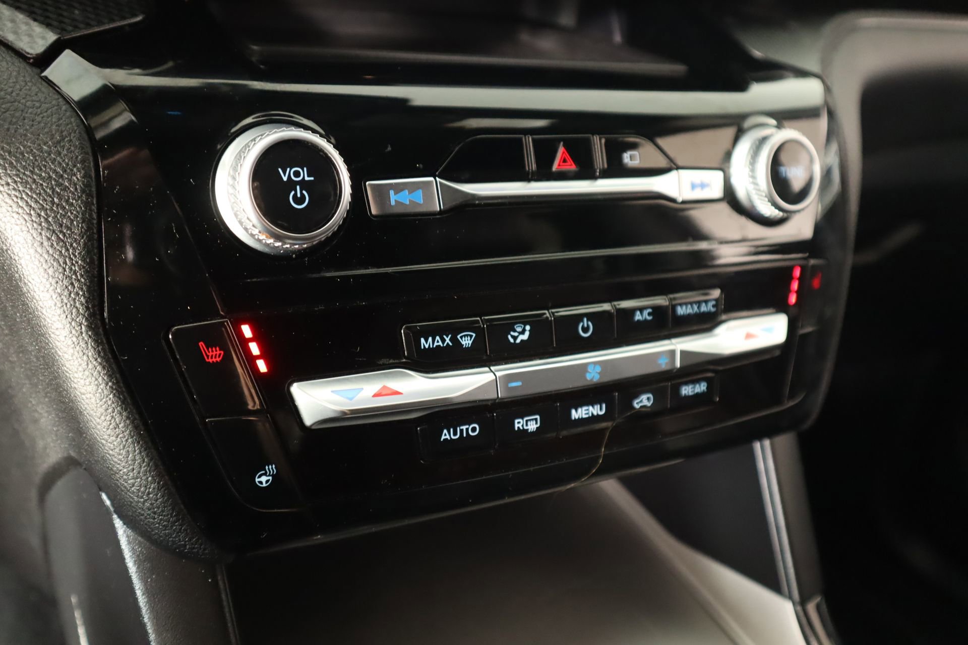 Used 2023 Ford Explorer ST-Line image 8