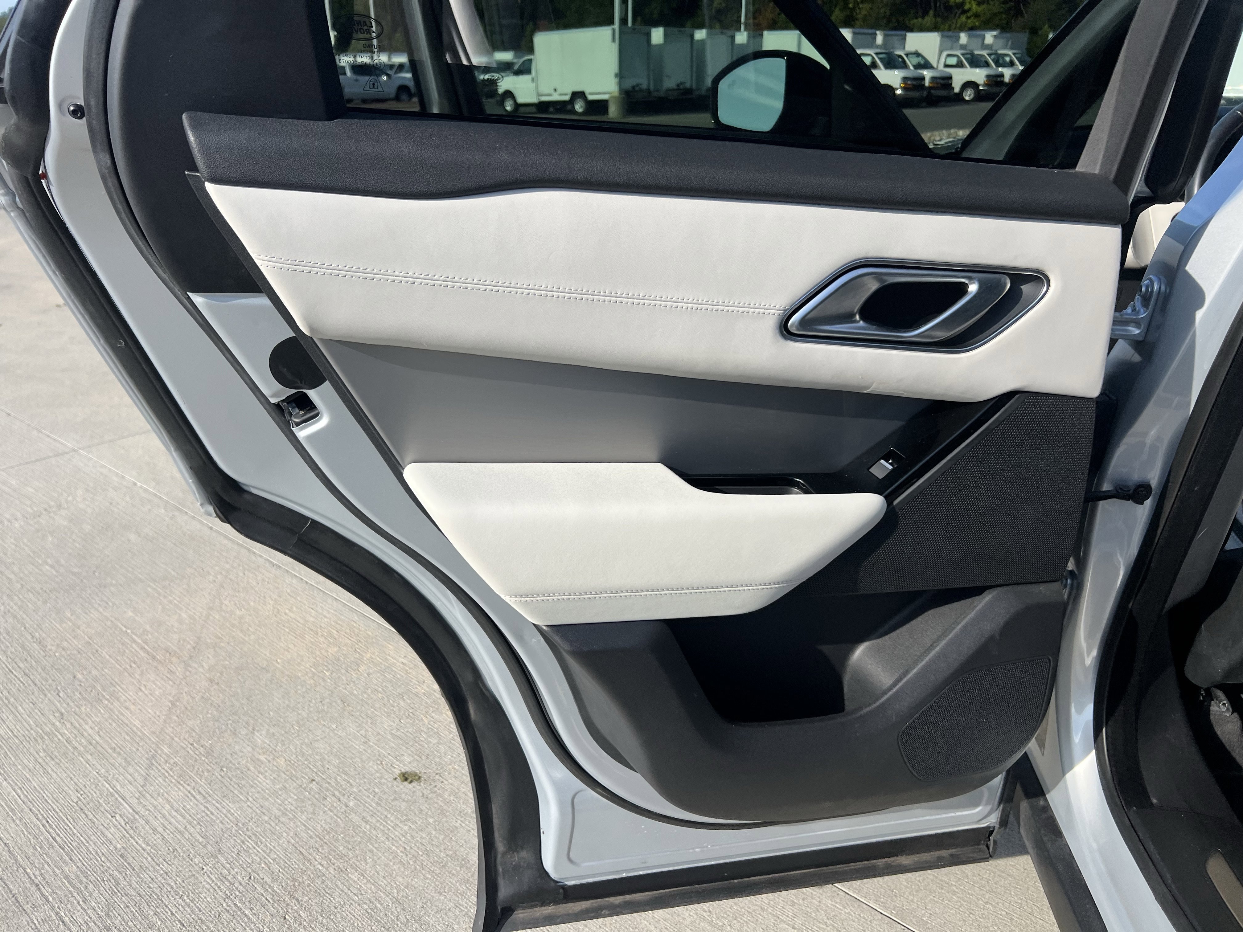 Used 2023 Land Rover Range Rover Velar R-Dynamic S image 30
