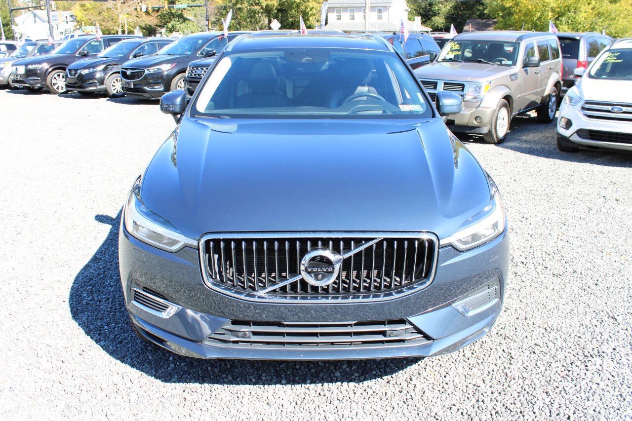 Used 2018 Volvo XC60 T8 Inscription w/ Luxury Seat Package AWD/4WD image 3