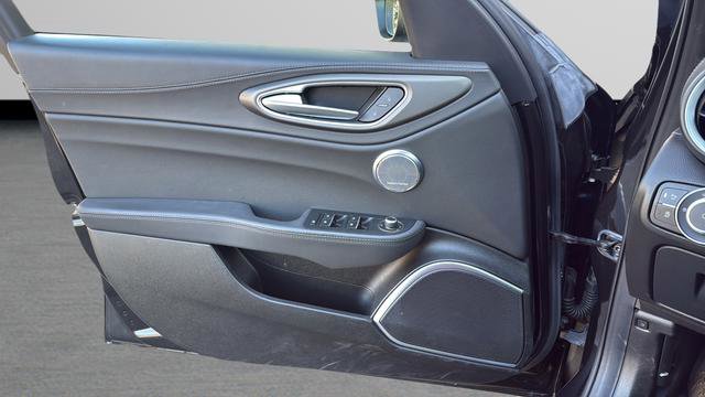 Used 2022 Alfa Romeo Giulia Veloce image 10