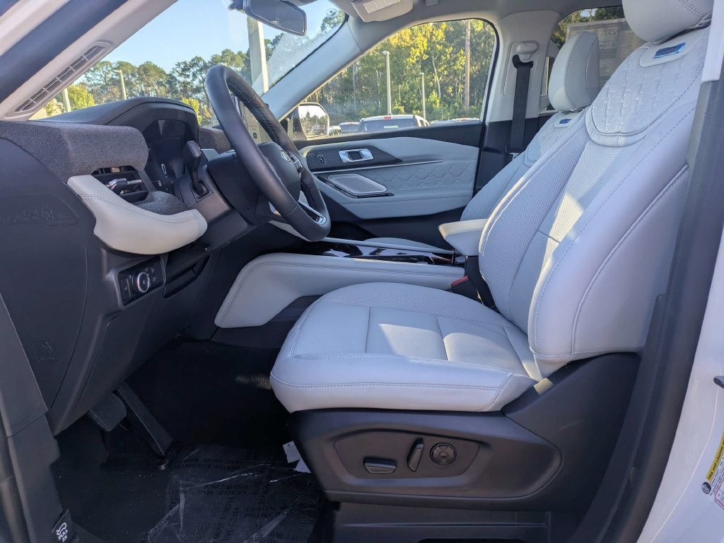 New 2026 Ford Explorer Platinum w/ LUX Leather Package AWD/4WD image 21