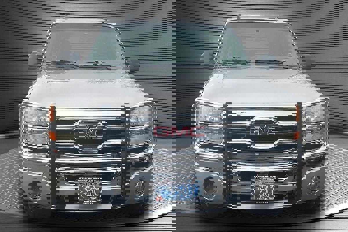 Used 2005 GMC Sierra 1500 SLT w/ Light Duty Power Package image 2