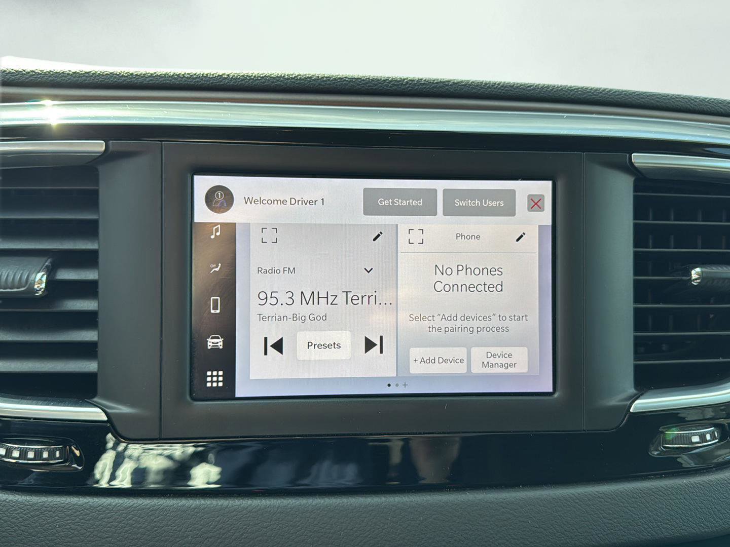 Used 2023 Chrysler Voyager LX image 18