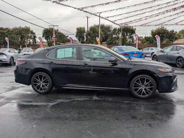 Used 2024 Toyota Camry SE image 4