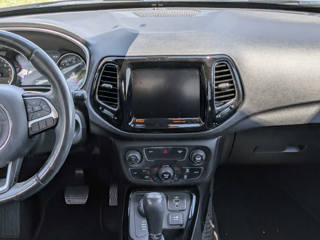 Used 2020 Jeep Compass Limited AWD/4WD image 17