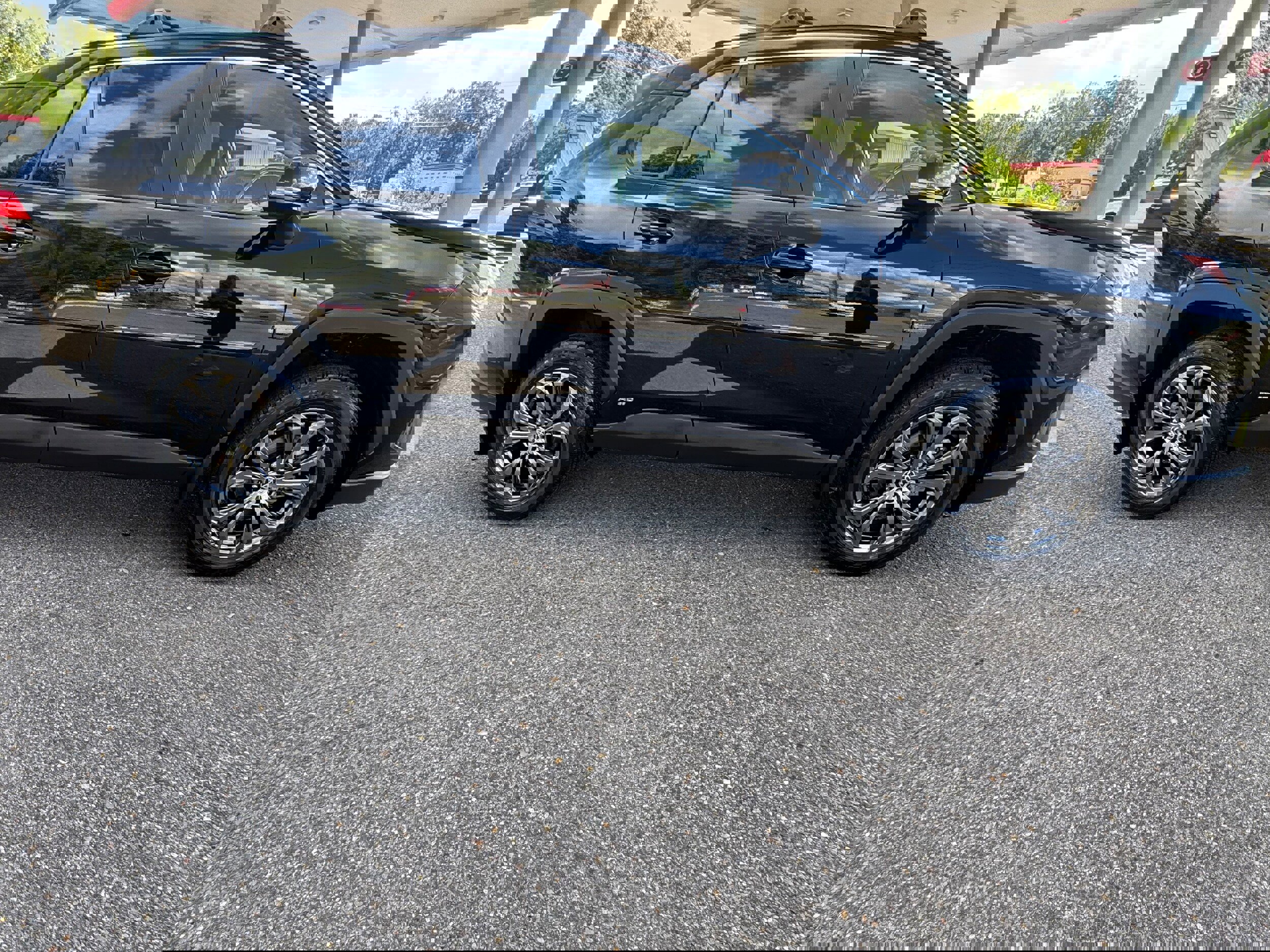 Used 2024 Toyota RAV4 XLE Premium image 4